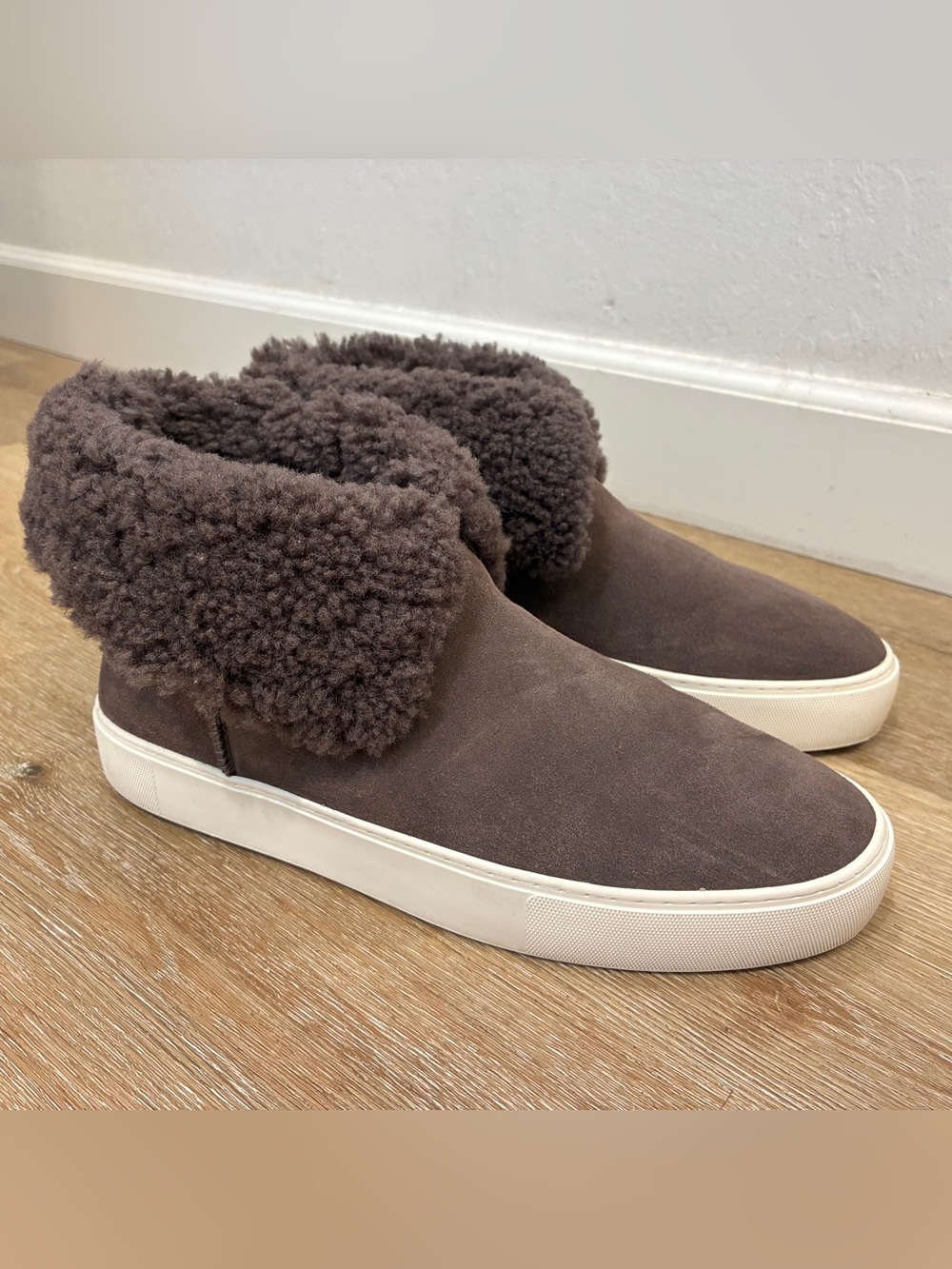 UGG Lynus Cozy Cuffable Dark Brown Gray Shearling Collar Women US 12 EU 43 29cm